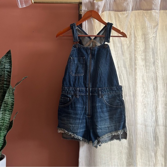 Free People Sunkissed Denim Short Overalls Zip Front Jean‎ Shortalls NEW Size 4 - Picture 2 of 8